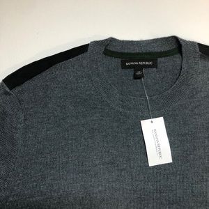 NWT Banana Republic Size M Crewneck Sweater
